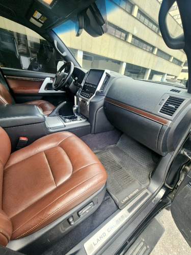 Imagen 10 de 12 de Toyota Land Cruiser 200