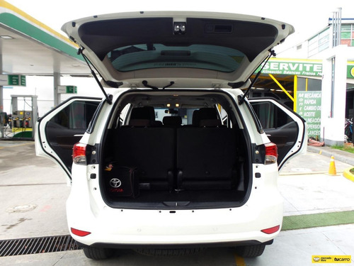 Imagen 12 de 25 de Toyota Fortuner 2.4 Diesel
