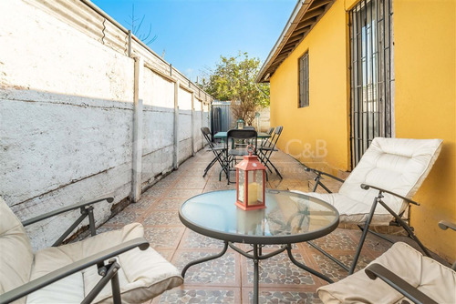 Casa En Venta De 4 Dorm. En Macul