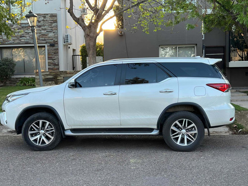 Imagen 6 de 8 de Toyota Sw4 2018 2.8 Srx 177cv 4x4 7as At