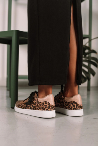 Zapatilla Mujer Yael Animal Print Punta Redonda