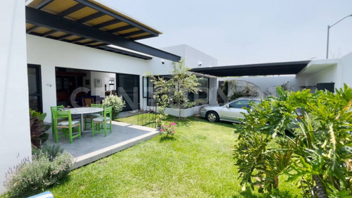 Casa De Lujo Dentro De Fraccionamiento Privado Misión Eco, Cuernavaca