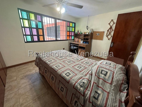 Casa Duples En Venta Ubicada En Zona Privilegiada Dentro De Urbanización En Montalbán 25-17897