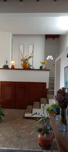Se Vende Hermosa Casa Con Gran Potencial En La Tahona Bb