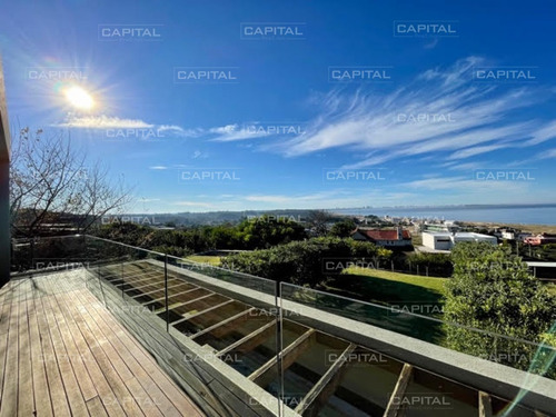 Oportunidad Apartamento En Venta De Dos Dormitorios Con Jardín De Uso Exclusivo En Punta Ballena- Ref: 31068