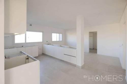 Hermosa Casa Al Agua De Estilo Racionalista En Marinas, Puertos Del Lago