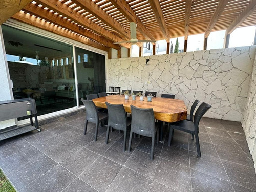 En Venta Casa En Hacienda Real Tejeda, Gran Ubicación, Estancia Amplias