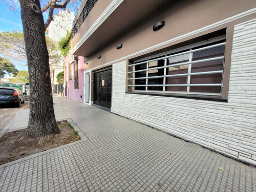 Tipo Casa En Venta De 4 Ambientes Con Cochera Y Terraza.