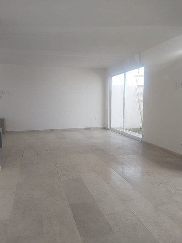 Imagen 2 de 12 de Venta De Hermosa Casa En Lomas De Angelopolis Iii