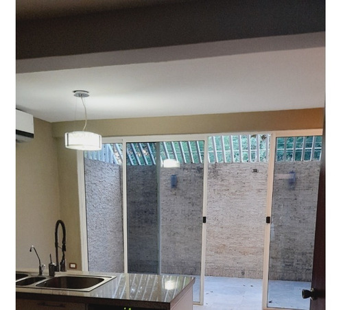 Imagen 3 de 14 de Marisol Castro Vende Townhouse En Mañongo |naguanagua | Res. Villas De Bugambilla | Foth-cr1