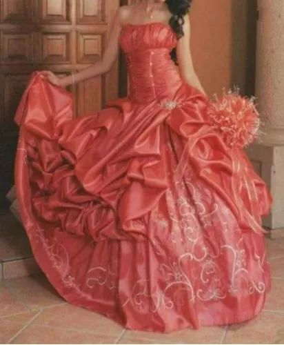 Vestido Xv Años Coral, Ramo, Tiara Y Crinolina en venta en San Nicolás De  Los Garza Nuevo León por sólo $ 2,  Mexico