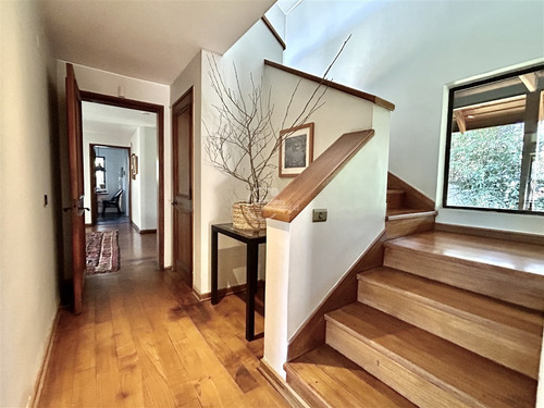 Casa En Venta De 5 Dorm. En Lo Barnechea