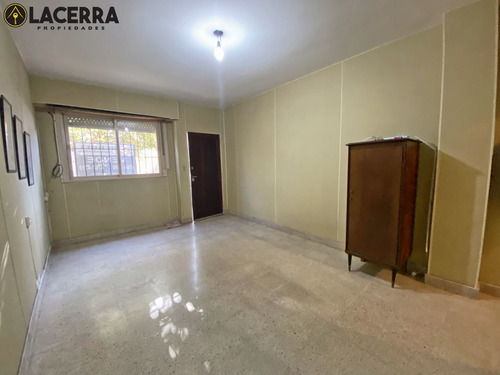 Imagen 3 de 12 de Departamento De 2 Ambientes En Planta Baja A La Calle