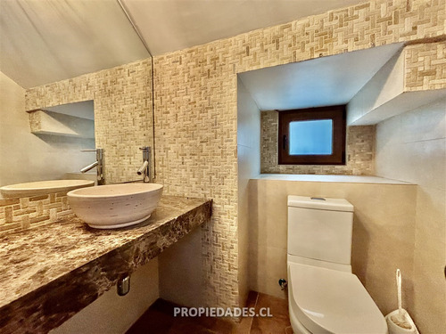 Casa En Venta De 5 Dorm. En Lo Barnechea