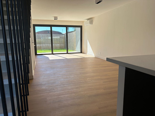 Venta Casa 3 Dormitorios Y Garaje En Parque Miramar
