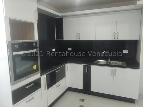 José Trivero Vende Apartamento  En El Este De Barquisimeto, Cuenta Con 149 M2