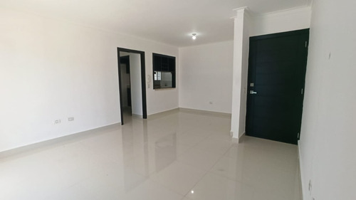 Apartamento En Segundo Piso En Alquiler Autopista San Isidro  Res. Las Cayenas