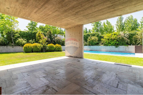 Linda Casa En Lo Barnechea: Espacios Y Comodidad