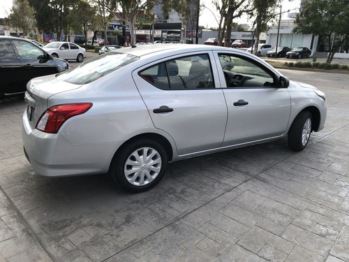 Imagen 12 de 15 de Nissan Versa 4 Puertas