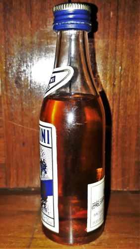 Botellita Miniatura Vermouth Martini Bianco Italia Cerrada
