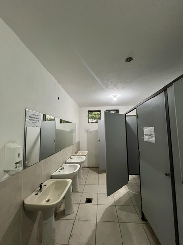 Venta 2 Naves Industriales 7 Locales Y 2 Casas Lote 7472m2 - Villa Allende