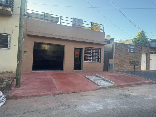 Casa En Venta - 2 Dormitorios 3 Baños - Cochera - 143mts2 - Villa Ballester