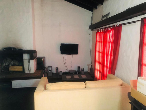 Casa En Venta - 5 Dormitorios 3 Baños - 1200mts2 - La Plata