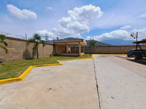 Solo Clientes (137mts2) En Venta Tonwhouse En Villa Fontana Totalmente Remodelado