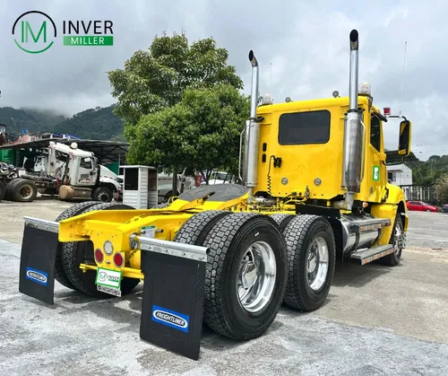 Freightliner Columbia Tractomula