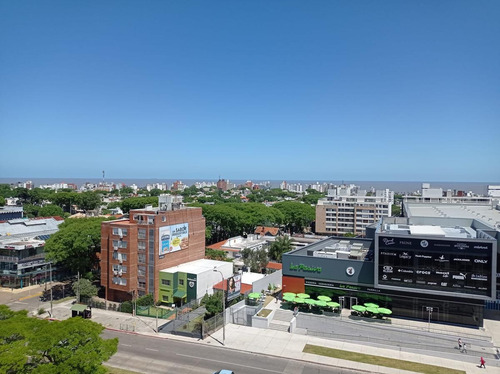 Imagen 4 de 10 de Apartamento -av. Italia Frente A Shop. Plaza Italia Con Gran Vista Despejada