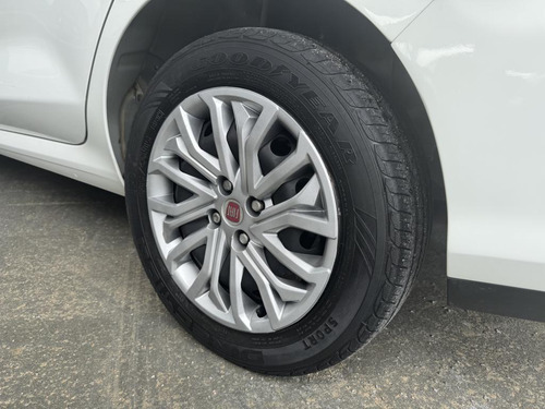 Fiat Cronos 1.3 8V Flex