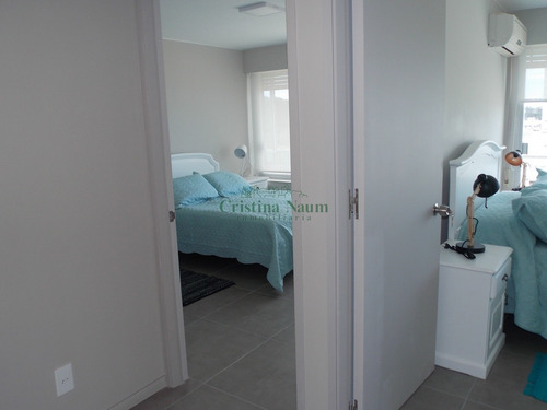 Amplio Apartamento En Muy Buena Torre Frente Al Mar. Totalmente Reciclado- Ref: 16270