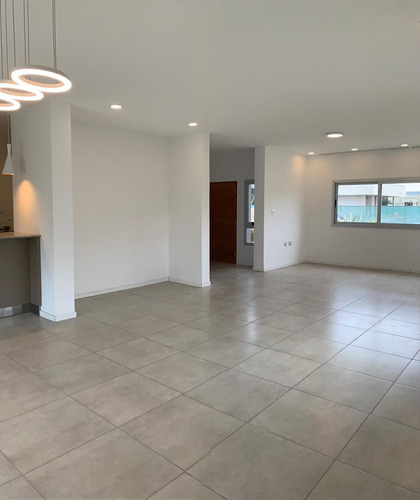 Casa En Country Lomas De City Bell Alquiler