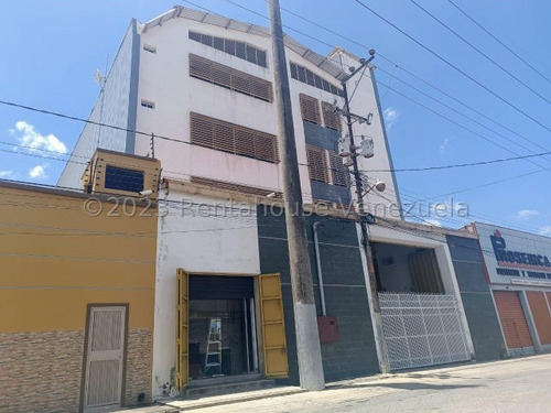 # Galpón En Venta En La Zona Industrial 1, Cuenta Con 2154 Metros Cuadrados R E F  2 - 4 - 6 - 5 - 5 - 3  Mehilyn Perez #