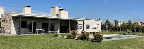 Imagen 21 de 21 de Hermosa Casa En Barrio Las Tardes - Pileta Y Quincho