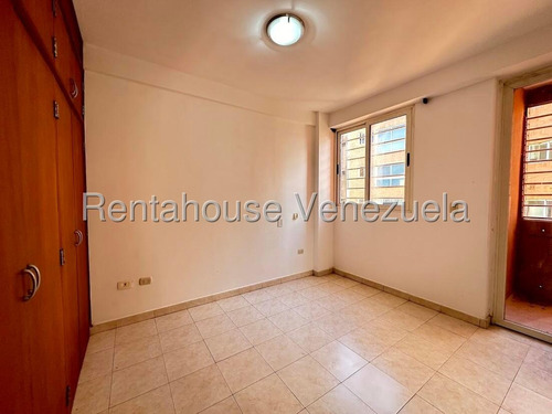 #*25-10446 Comodo Apartamento En La Zona Este De Barquisimeto, Lara. Adelaida Armeya