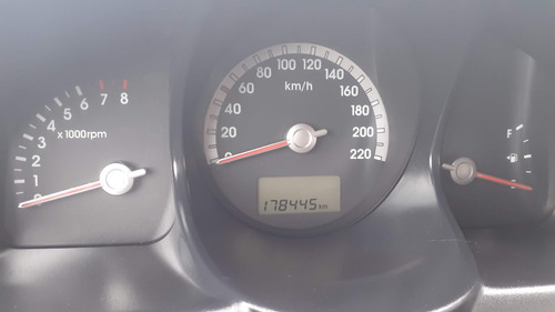 Se Vende Kia Sportage Gris Blanco 2.0 5p 4x2 Tm