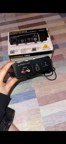 Interfaz De Audio Behringer U-phoria Um2 Negra (Usado)
