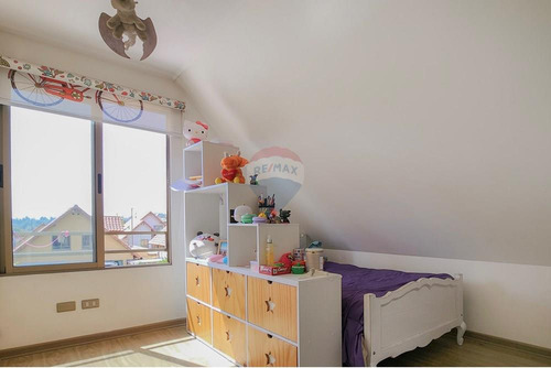 Oportunidad!! Casa Familiar, Gran Patio! 4d/3b