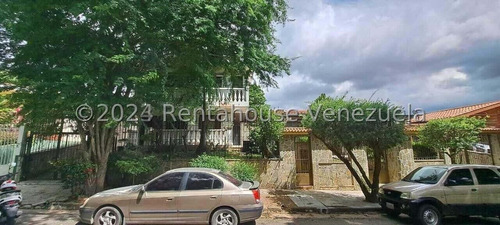 Se Vende Casa Quinta De 2 Plantas, Con Amplios Espacios Para Remodelar A Su Gusto O Como Inversion Inm, Cuenta Con Amplio Patio. Trigal Norte