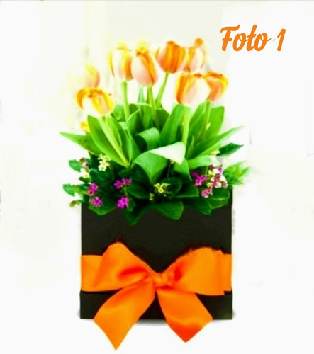 Imagen 1 de 12 de Tulipanes En Arreglos Florales 