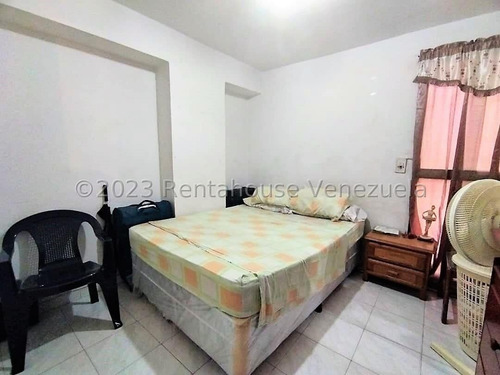Vendo Apartamento En Zona Centro De Maracay (lopez Aveledo), Código 24-21852 Cm