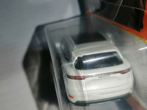 Porsche Cayenne Turbo Matchbox 2024 1:64 Metal Coleccionable