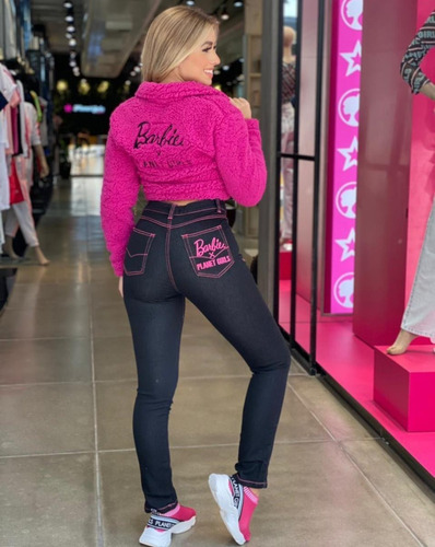 Imagem 5 de 5 de Jaqueta Carneirinho Pelucia Letreiro Barbie Planet Girls