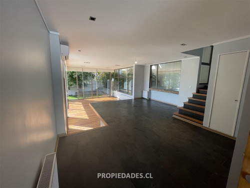Casa En Venta De 4 Dorm. En La Reina