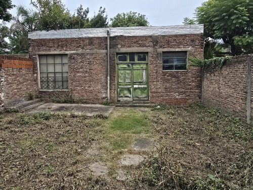 Venta Gran Lote De 10 X 37,45 Con Casa A Reciclar Y Galpón