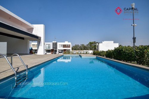 Casa En Venta En Coto Frente Al Parque Metropolitano