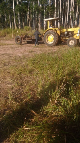 Imagem 3 de 3 de Trator Cbt