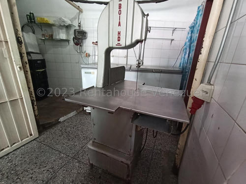 Vende Frigorífico Con Excelente Punto Comercial, Zona Muy Concurrida De Turmero Aragua 24-1133 Irrr