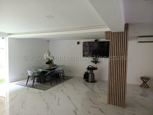 341m2 Terreno Y 341m2 Construcción En Santa Paula Casa Moderna Recién Remodelada, Mls#25-4489